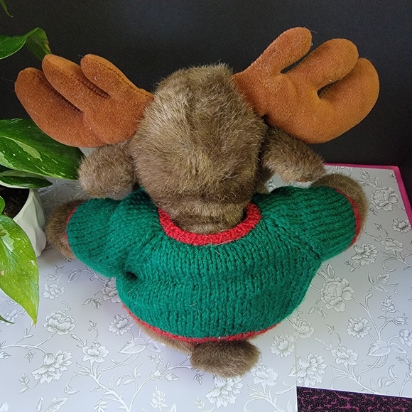 Vintage Christmas Holiday Moose Reindeer Plush with Sweater Yangjee - Picture 7 of 12